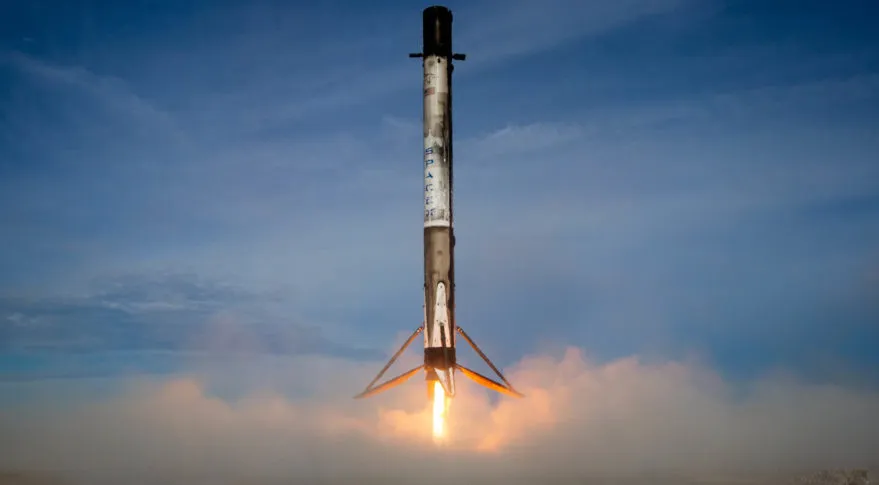 SpaceX猎鹰九号的助推器返回地球.png